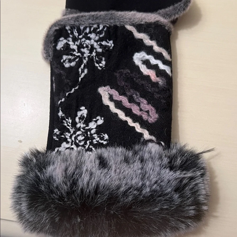 NWT: Fingerless Gloves - Picture 5 of 5